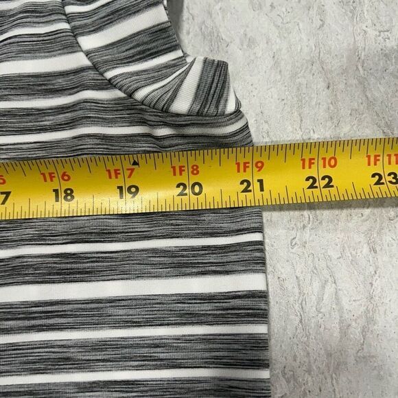 LOGO Lotus Lori Goldstein Gray White Striped Short Sleeve Top Size 1X - Picture 9 of 12